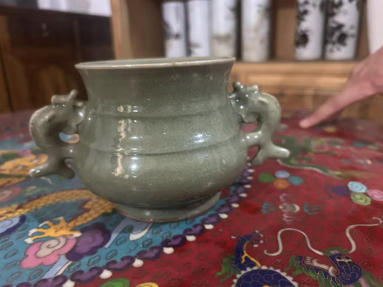 元龙泉窑青釉双龙耳炉