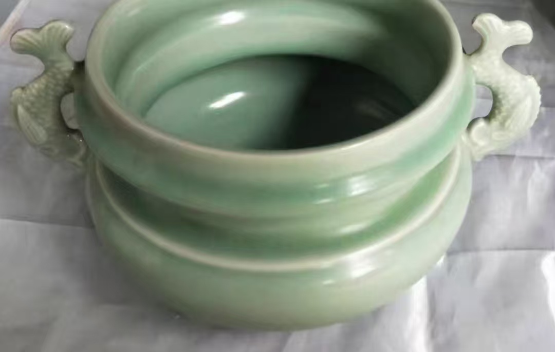 龙泉窑风格双鱼耳炉